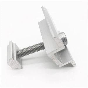 İki Güneş Panelinin Orta Kelepçesi